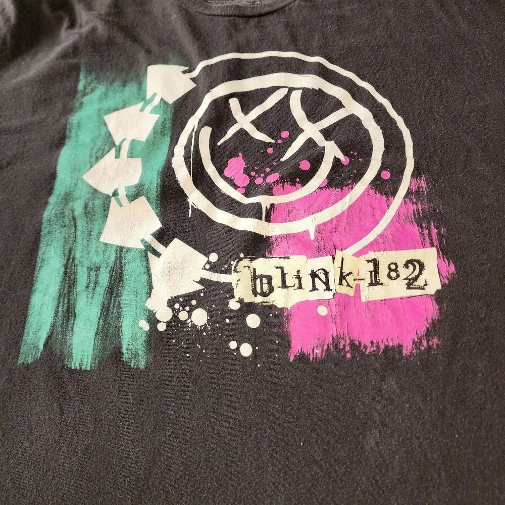 blink-182 Black Tshirt With Graphics Size 2X - Picture 2 of 5